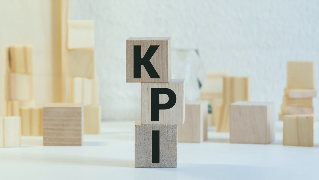 Klötze mit den Buchstaben K P I