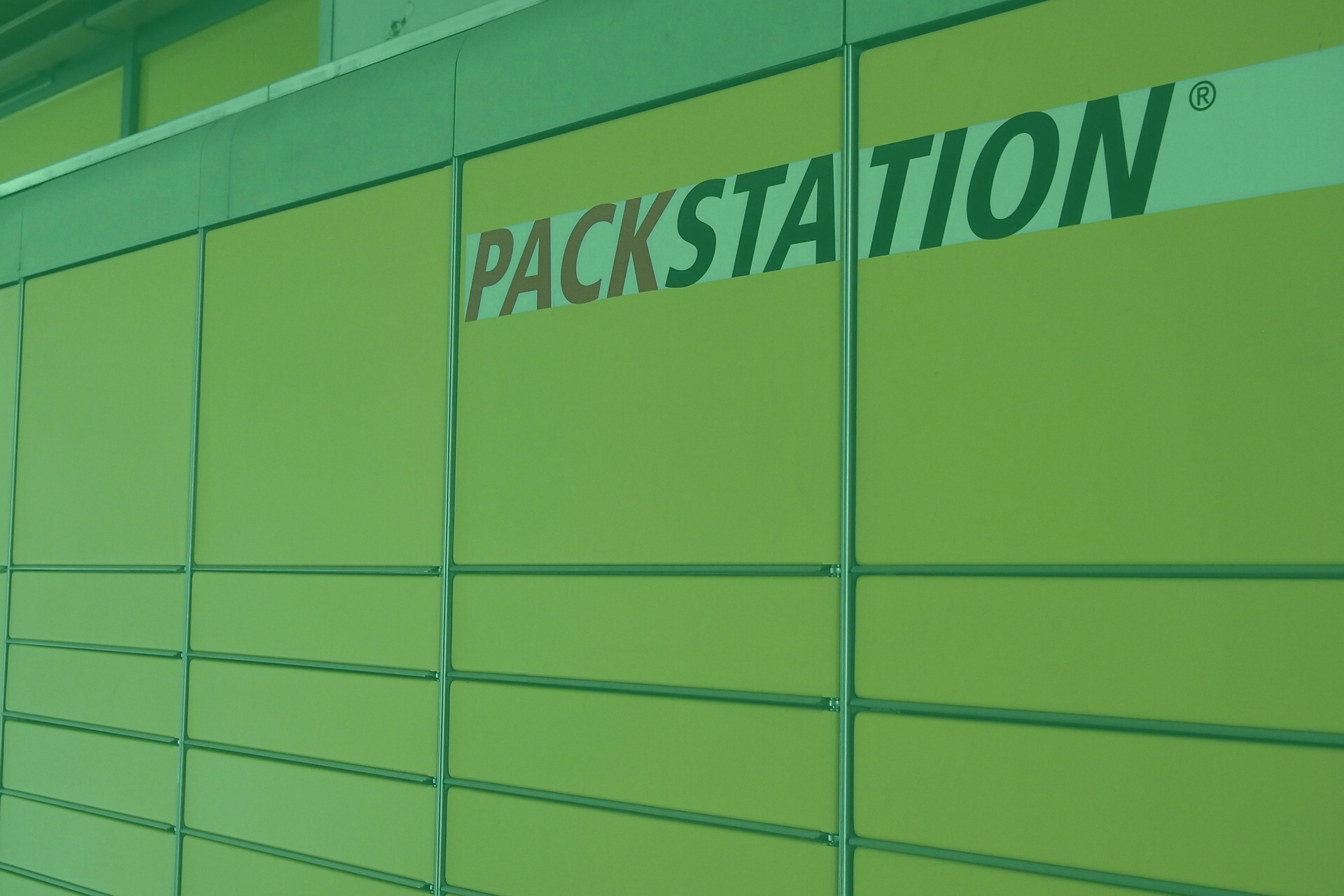 Entscheidung auf den letzten Metern: DHL-Paketshop vs. Packstation